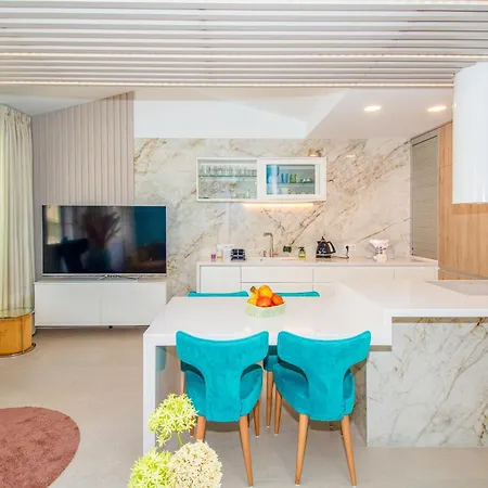 Luxury 3bd With Premium Amenities, Jacuzzi, Private Parking Lägenhet