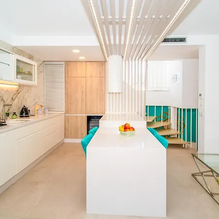 Luxury 3bd With Premium Amenities, Jacuzzi, Private Parking Lägenhet *